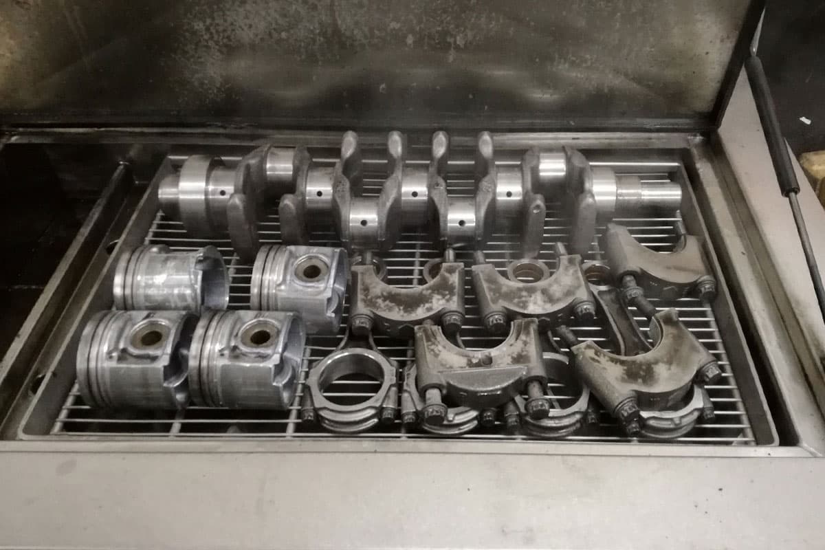 Limpieza de piezas por ultrasonidos en taller mecánico de Lugo